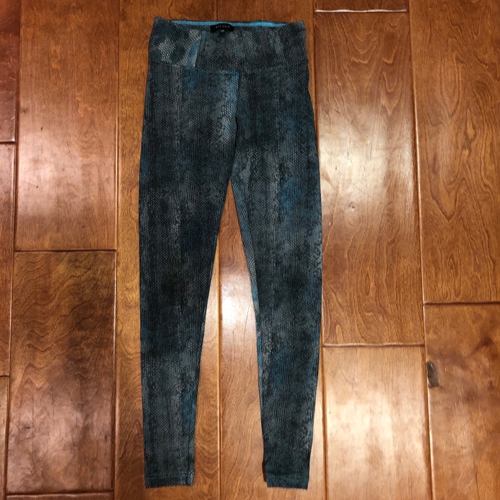 Snake skin pattern leggings